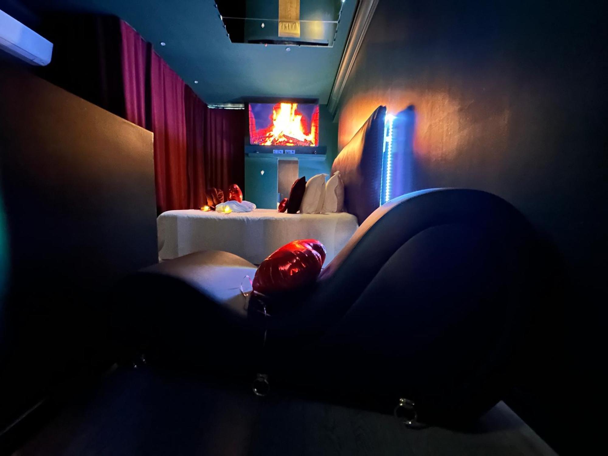 Mieuxqualhotel Jacuzzi Privatif Velvet Desire Bordeaux Exteriör bild