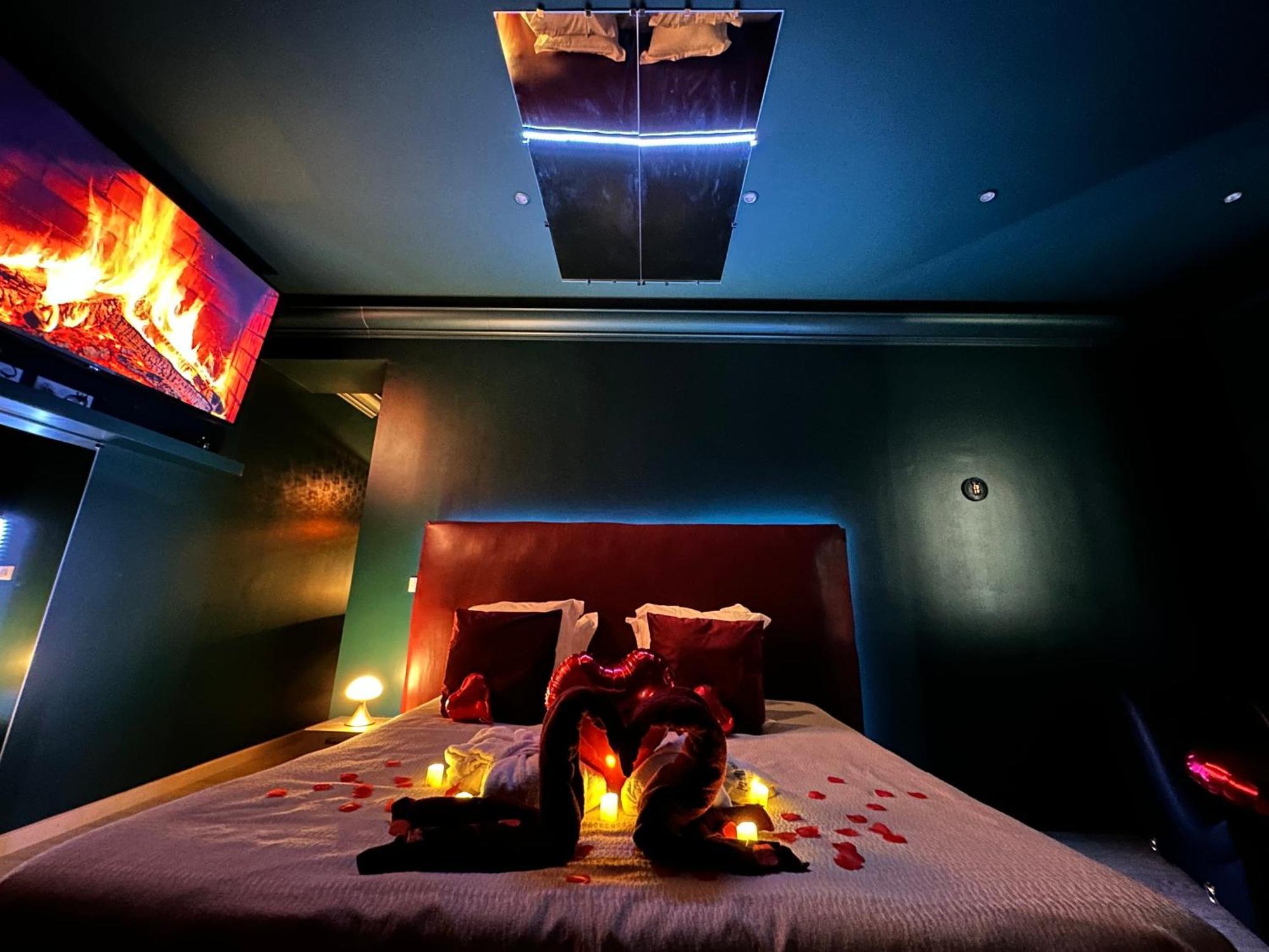 Mieuxqualhotel Jacuzzi Privatif Velvet Desire Bordeaux Exteriör bild