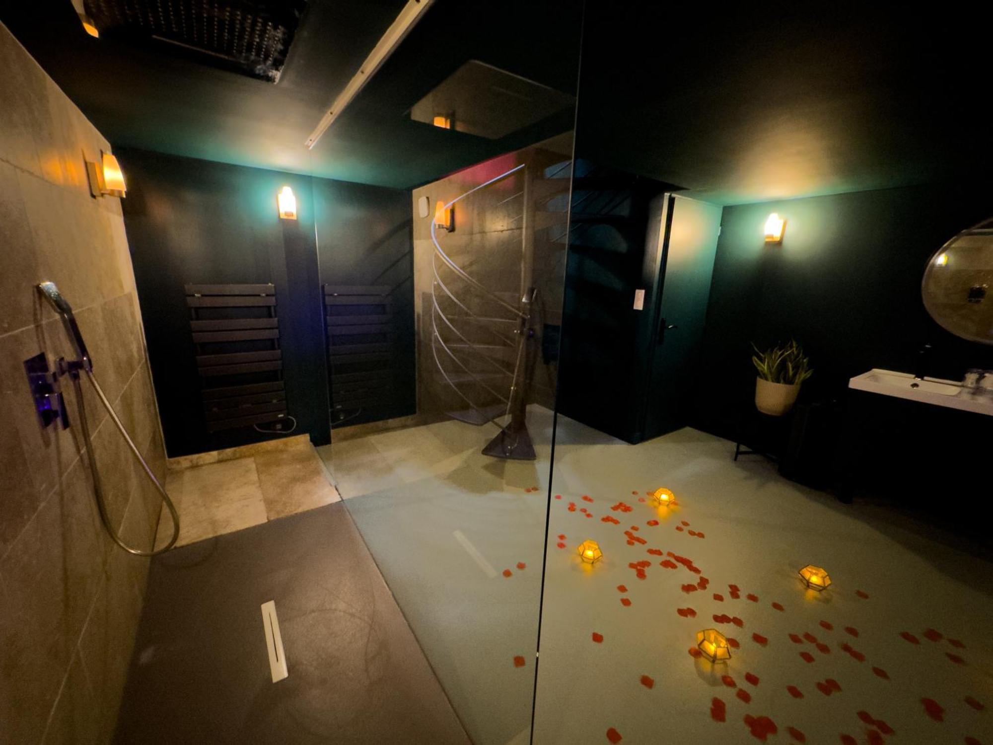 Mieuxqualhotel Jacuzzi Privatif Velvet Desire Bordeaux Exteriör bild