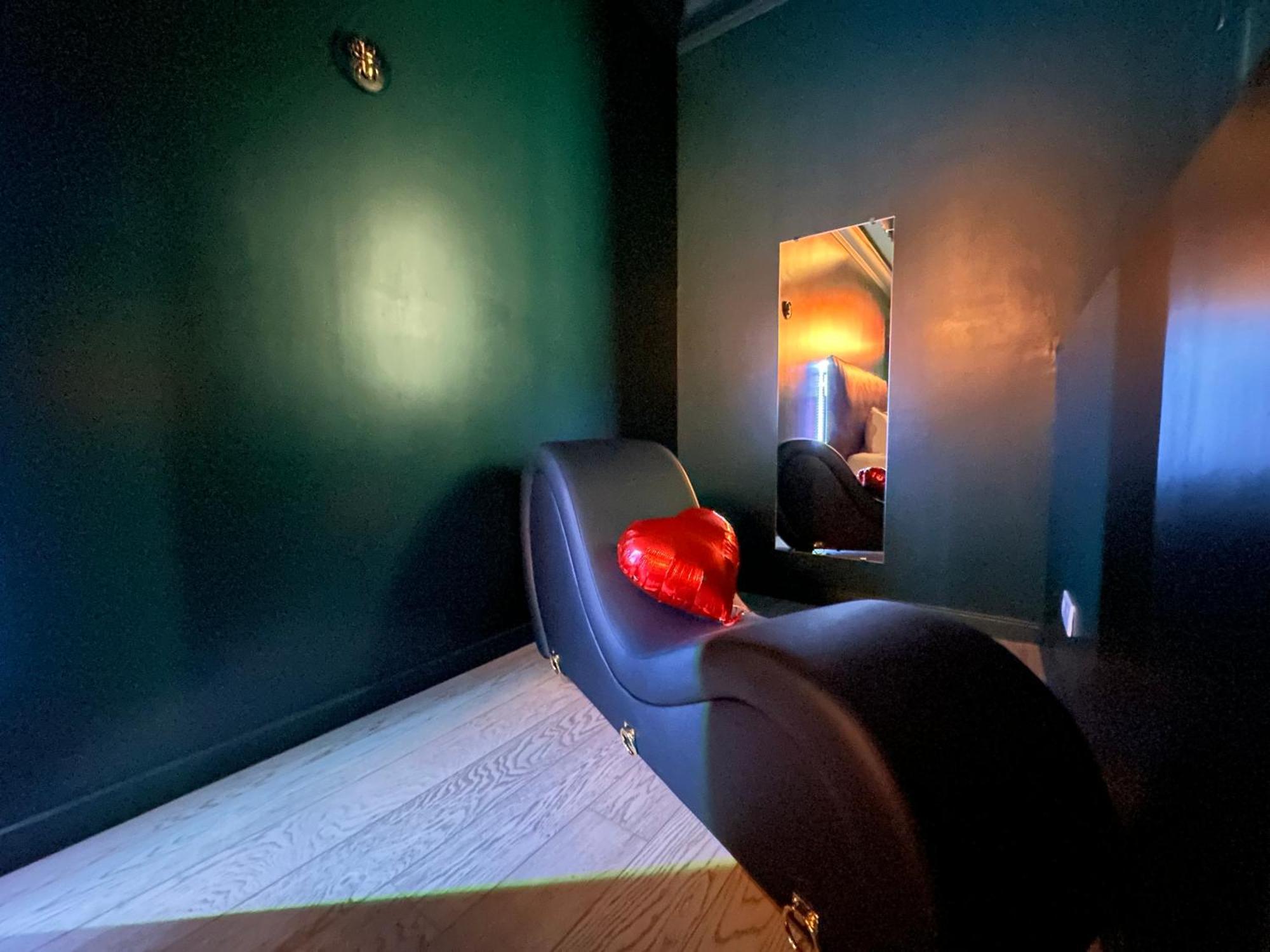 Mieuxqualhotel Jacuzzi Privatif Velvet Desire Bordeaux Exteriör bild