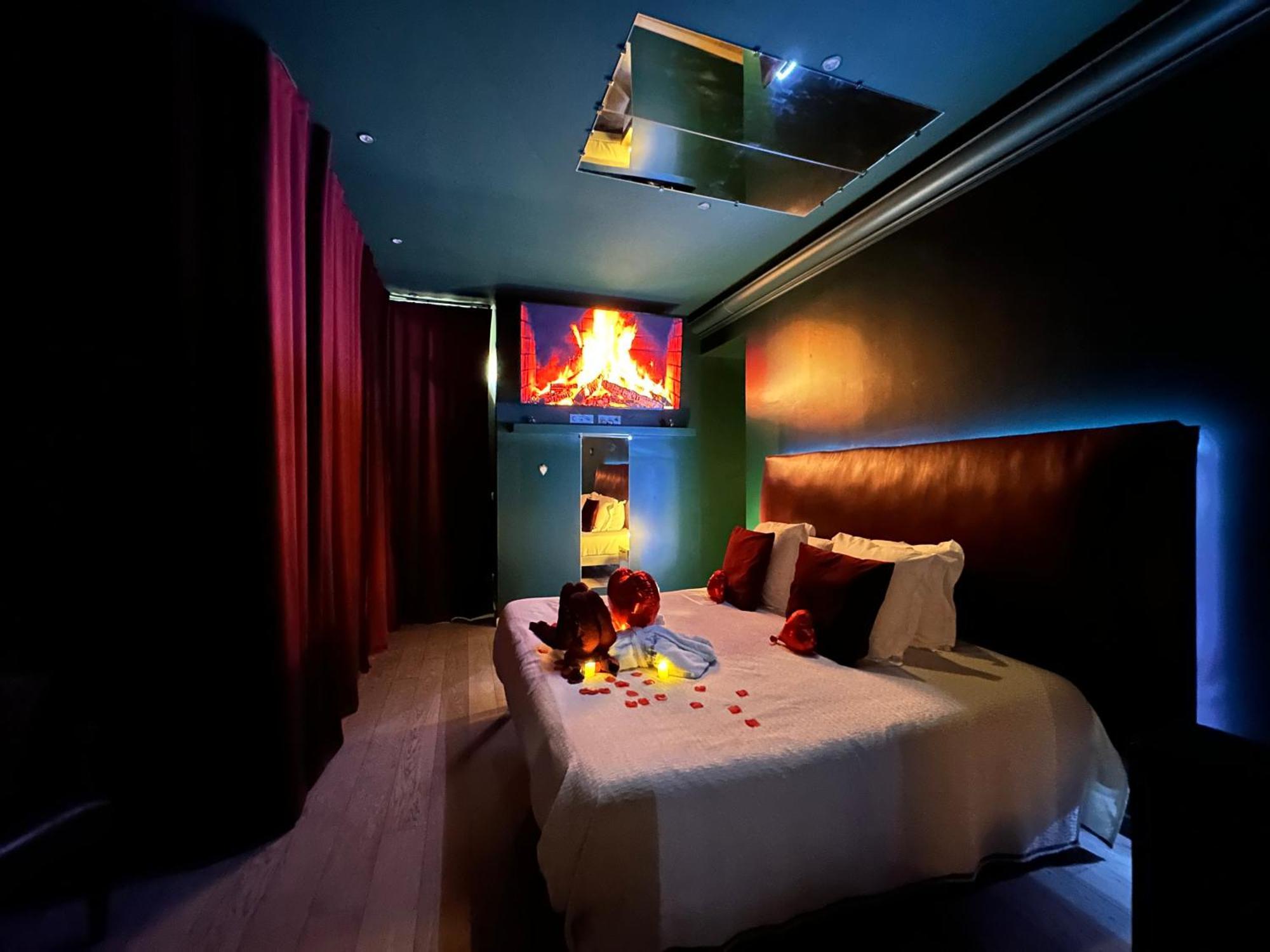 Mieuxqualhotel Jacuzzi Privatif Velvet Desire Bordeaux Exteriör bild