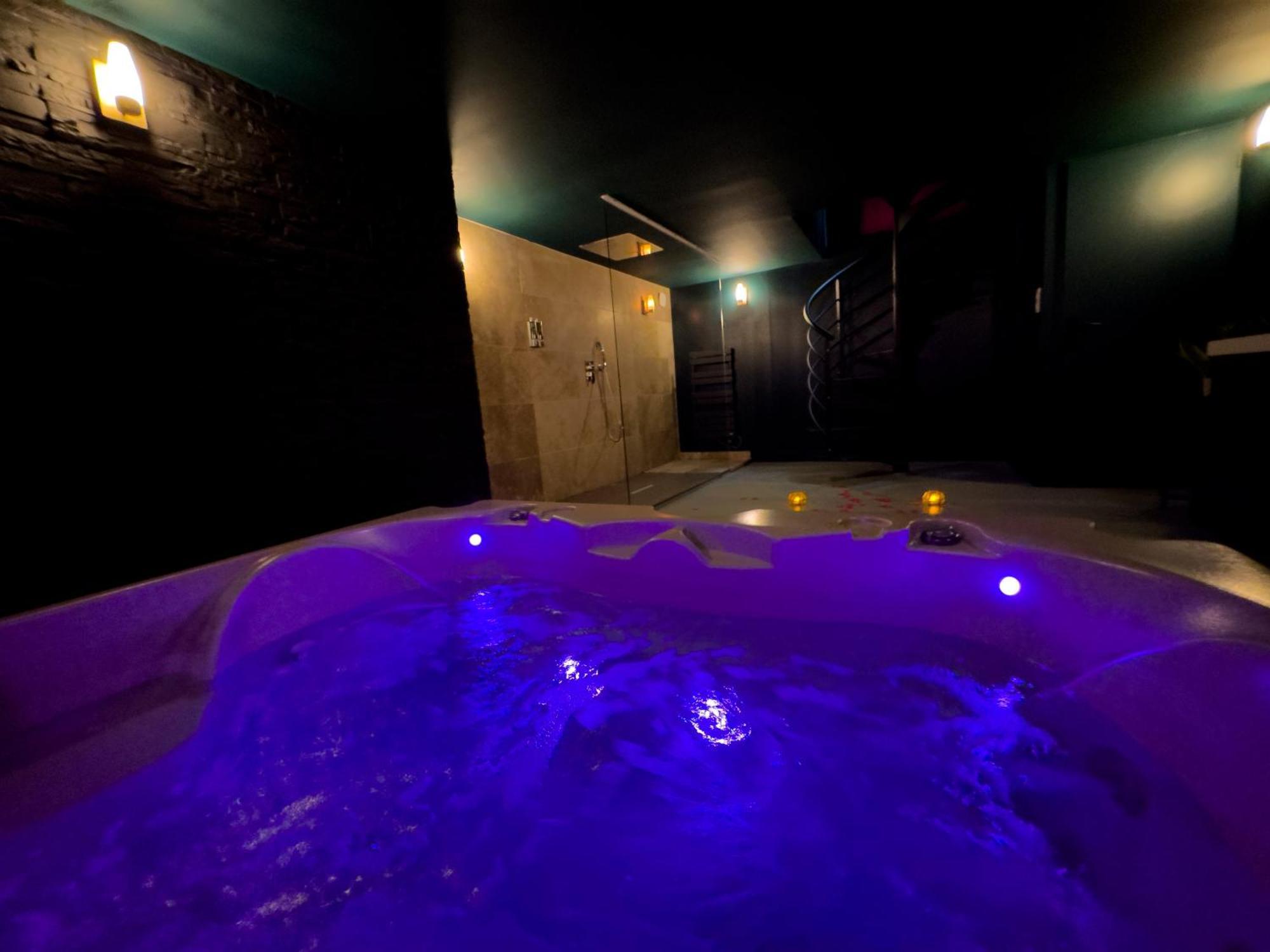 Mieuxqualhotel Jacuzzi Privatif Velvet Desire Bordeaux Exteriör bild