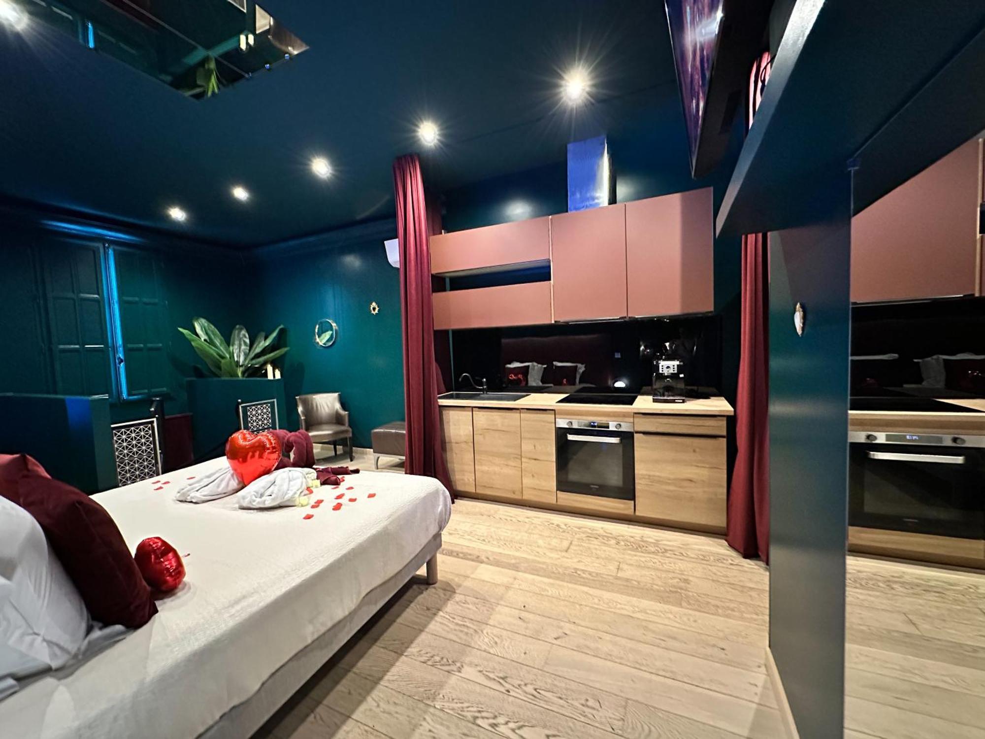 Mieuxqualhotel Jacuzzi Privatif Velvet Desire Bordeaux Exteriör bild