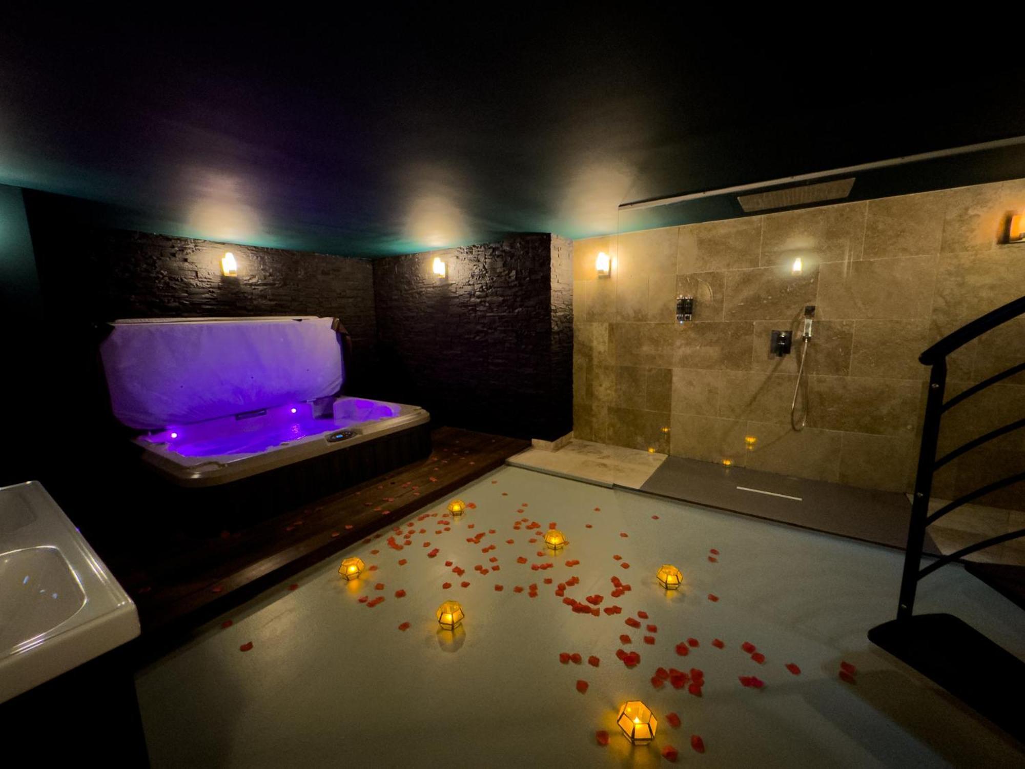 Mieuxqualhotel Jacuzzi Privatif Velvet Desire Bordeaux Exteriör bild